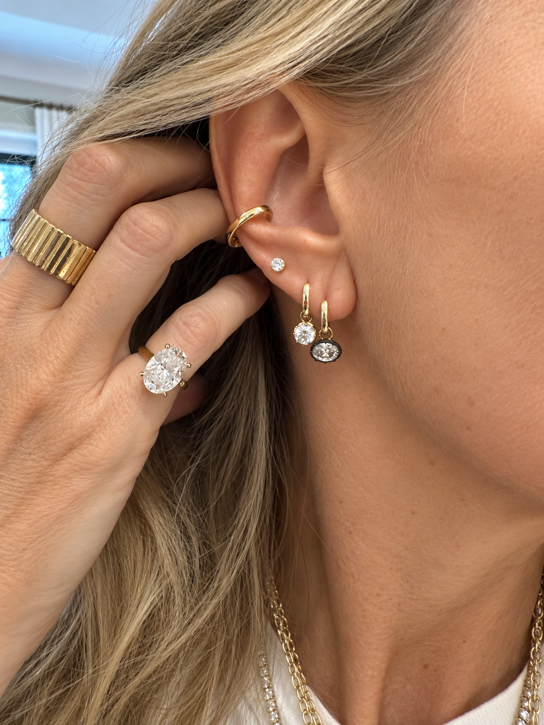 HINGED CHUNKY GOLD EAR CUFF