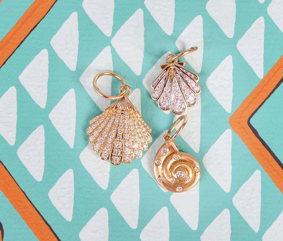14K GOLD AND DIAMOND SMALL SHELL CHARM