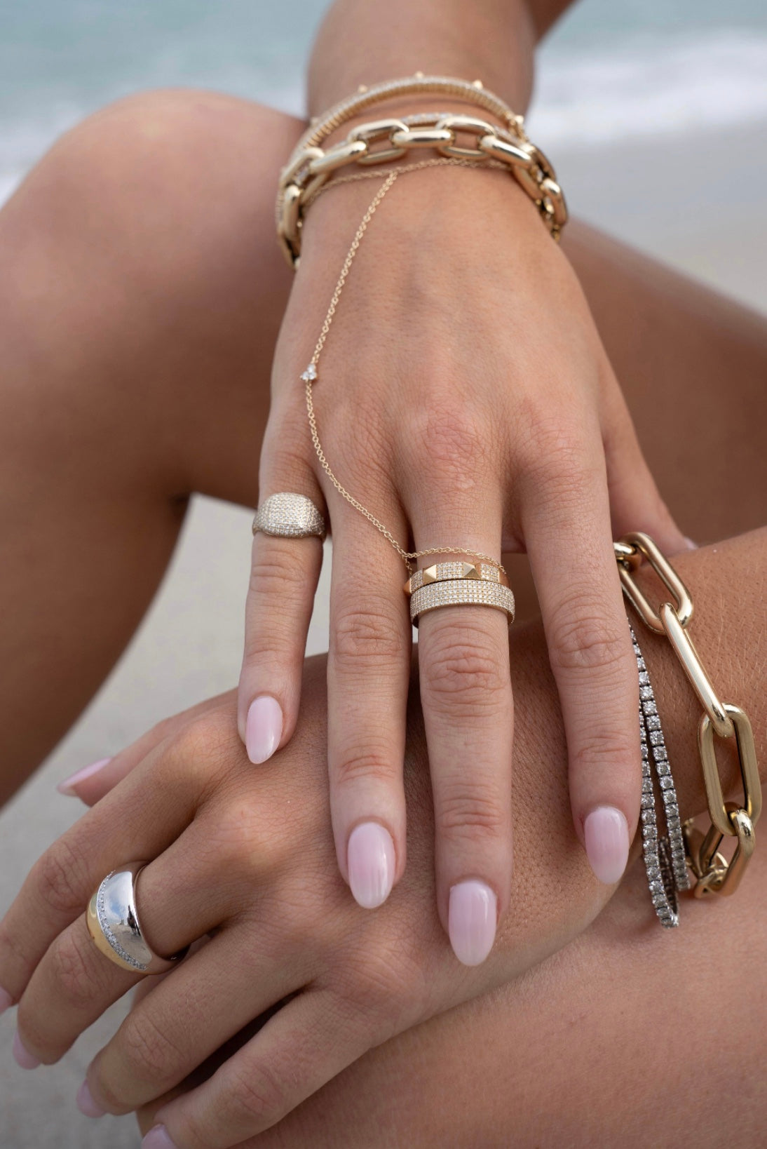 14K GOLD AND DIAMOND STUD RING