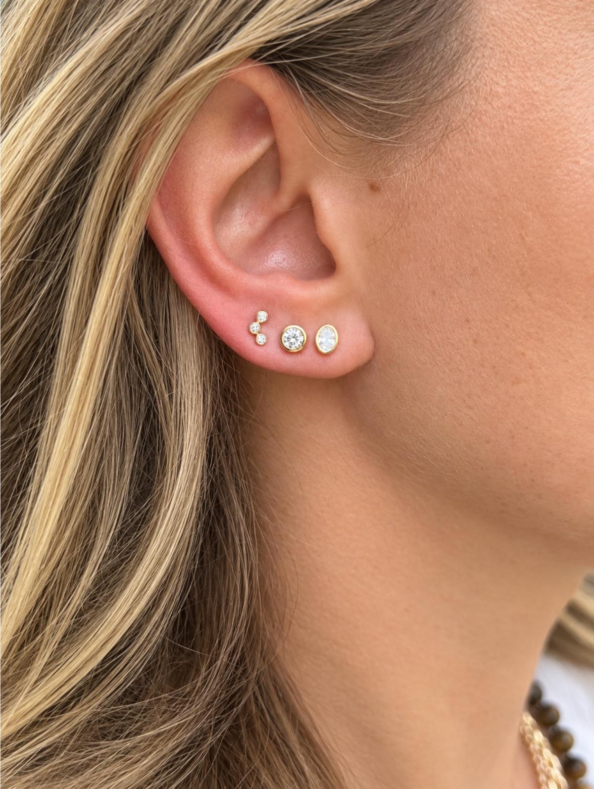 OVAL DIAMOND STUD EARRINGS