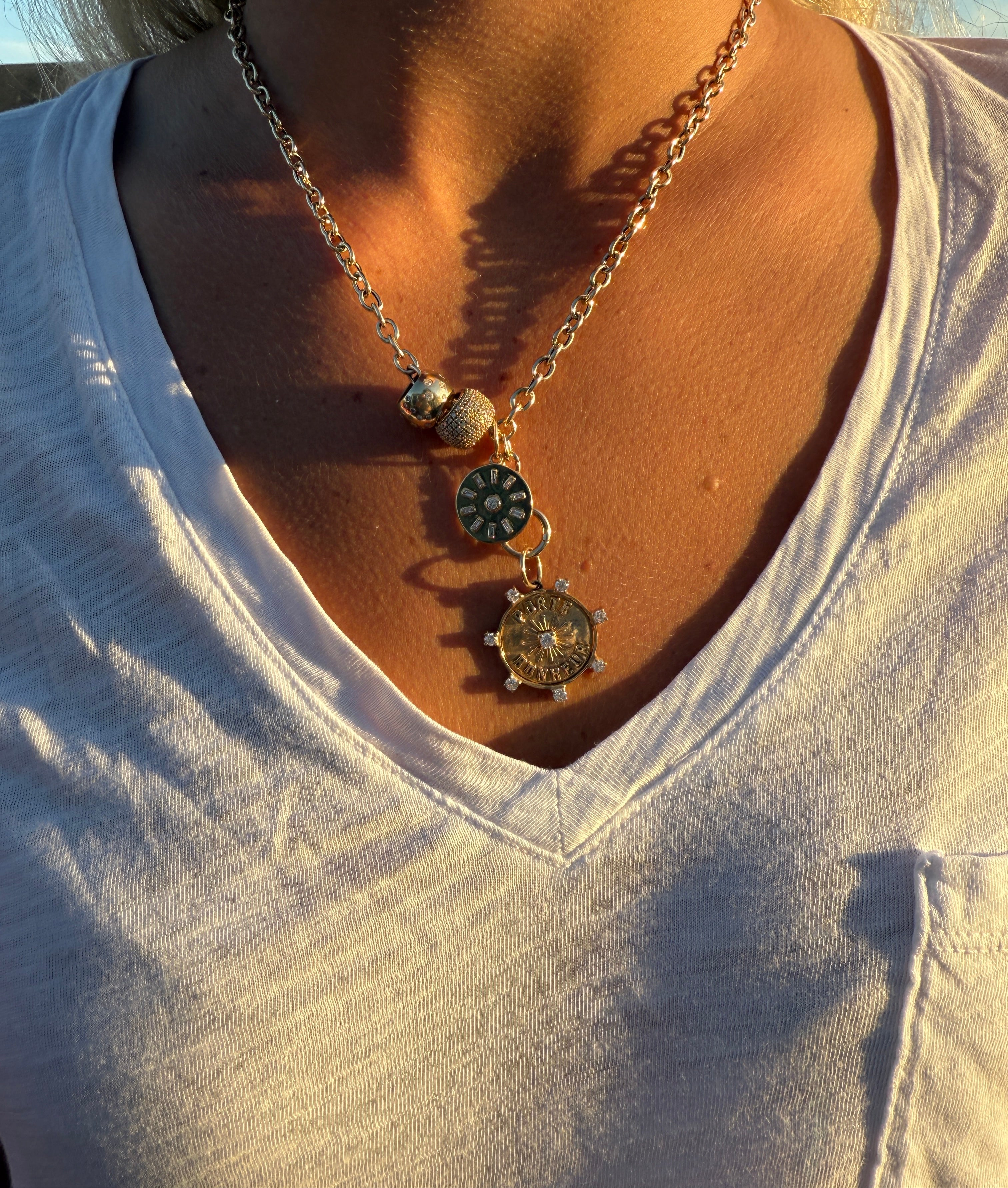 14K GOLD AND DIAMOND PORTE-BONHEUR TALISMAN