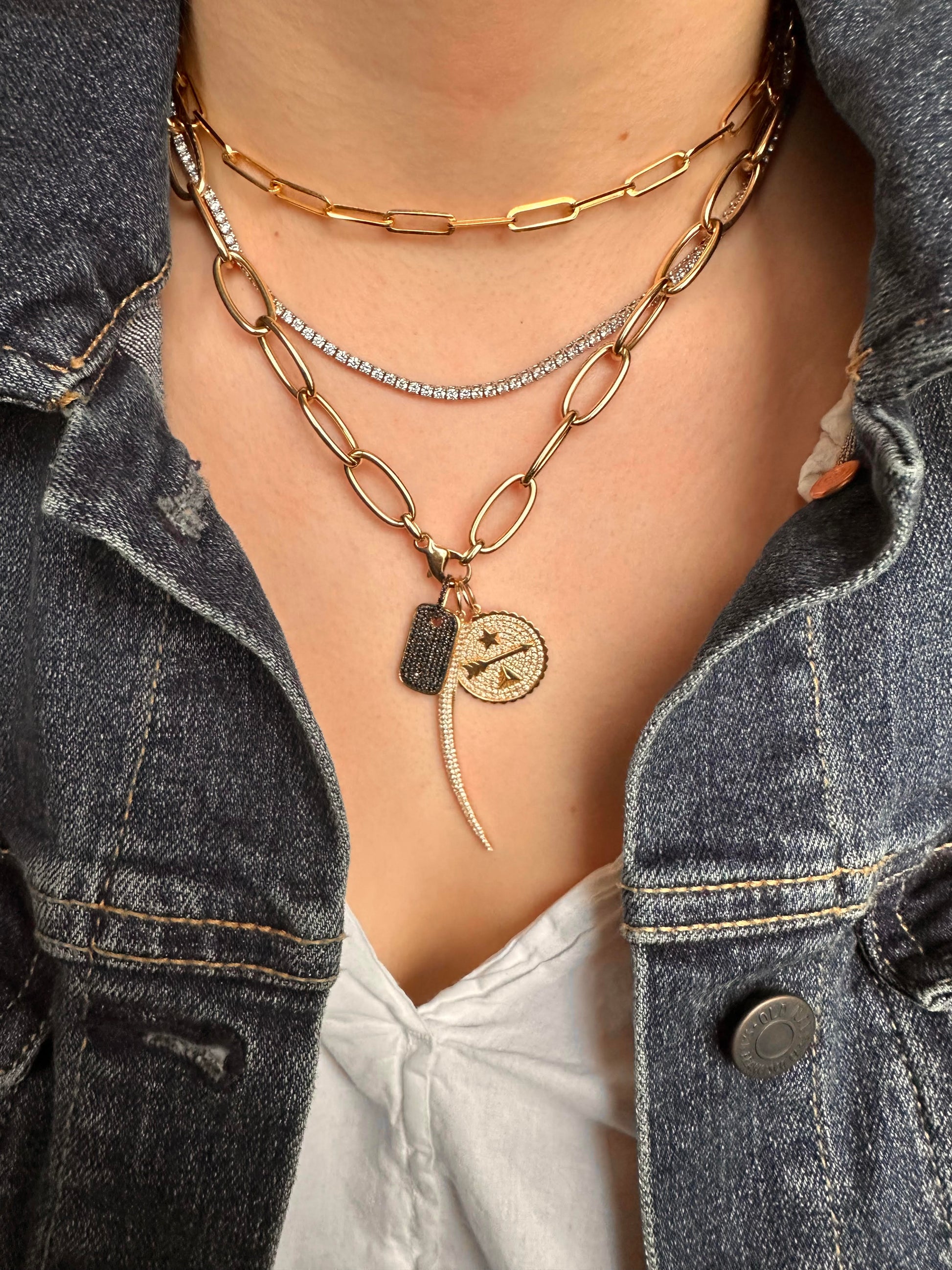Diamond Horn Charm
Diamond-Encrusted Horn Charm
Luxury Diamond Horn Pendant
Diamond Horn Charm Necklace
Diamond Horn Jewelry
Horn charm
Diamond pendant
Fine jewelry
Luxury charm
Designer pendant
Statement jewelry
Custom charm
Fashion jewelry
Diamond jewelry